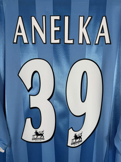 Détail du flocage blanc Anelka 39 avec lion Premier League, maillot Manchester City 2003-2004