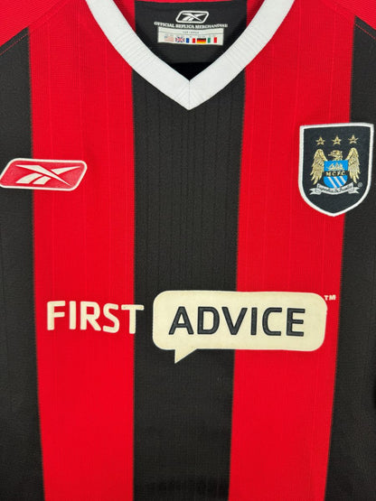 Écusson brodé Manchester City à l'aigle, logo Reebok et sponsor First Advice, maillot extérieur 2003-2004