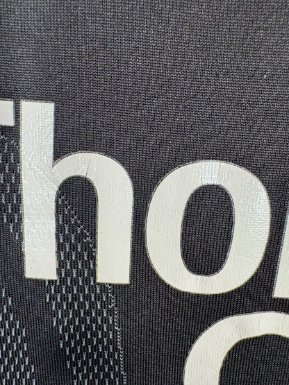 Légères craquelures sur le sponsor Thomas Cook, maillot Manchester City extérieur 2006-2007