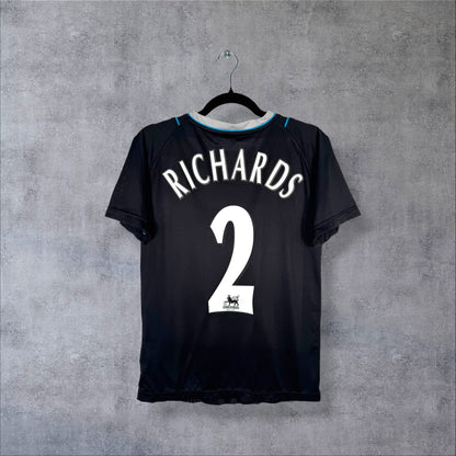 Dos du maillot Manchester City extérieur 2006-2007 Reebok noir, flocage blanc Richards 2 avec badge Premier League