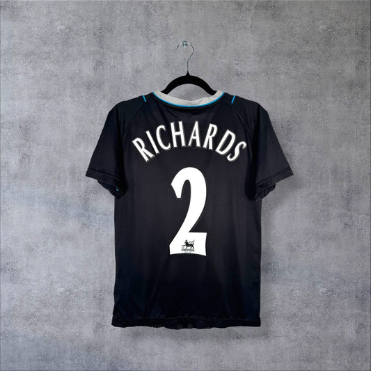 Dos du maillot Manchester City extérieur 2006-2007 Reebok noir, flocage blanc Richards 2 avec badge Premier League