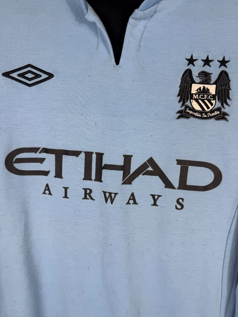 Écusson aigle brodé Manchester City trois étoiles, logo Umbro et sponsor Etihad, maillot domicile 2012-2013