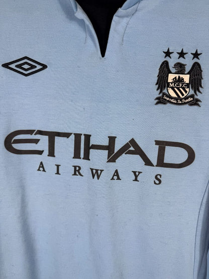 Écusson aigle brodé Manchester City trois étoiles, logo Umbro et sponsor Etihad, maillot domicile 2012-2013