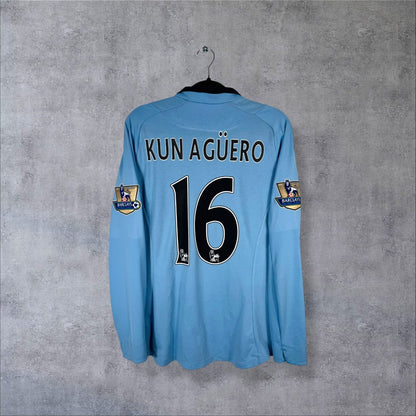 Maillot Manchester City 2012-2013 domicile manches longues Umbro, dos floqué Kun Agüero 16 et badges Premier League Champions