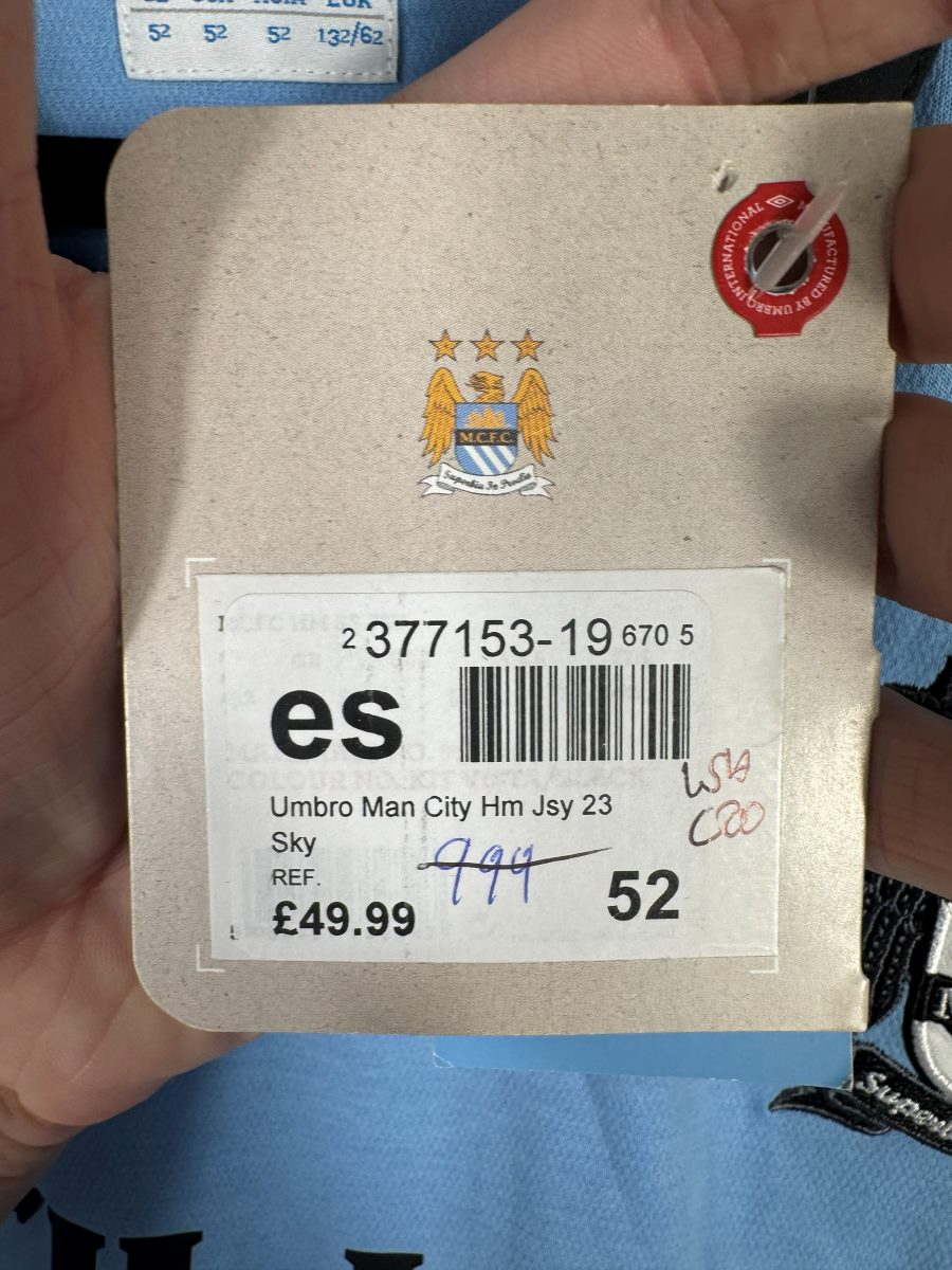 Tag magasin Umbro Man City Home Jersey encore attaché, maillot Manchester City 2012-2013
