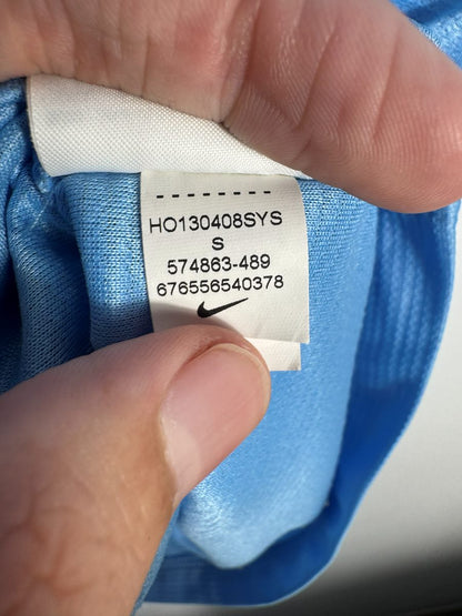 Étiquette intérieure Nike code 574863-489 taille S, maillot Manchester City domicile 2013-2014