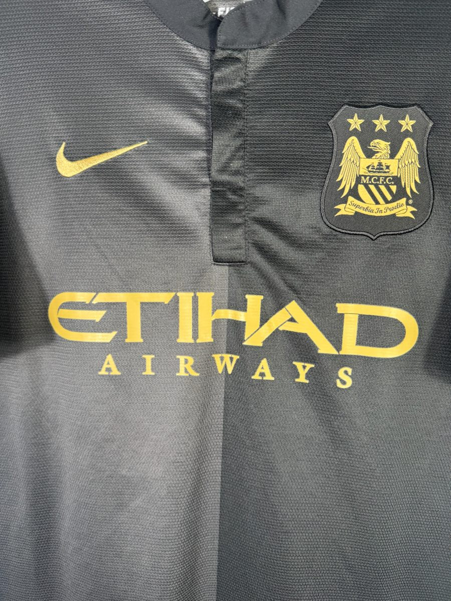 Détail sponsor Etihad Airways et écusson Manchester City