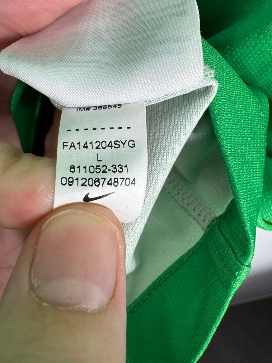 Étiquette d'authenticité avec code Nike 611052-331 prouvant l'originalité du maillot