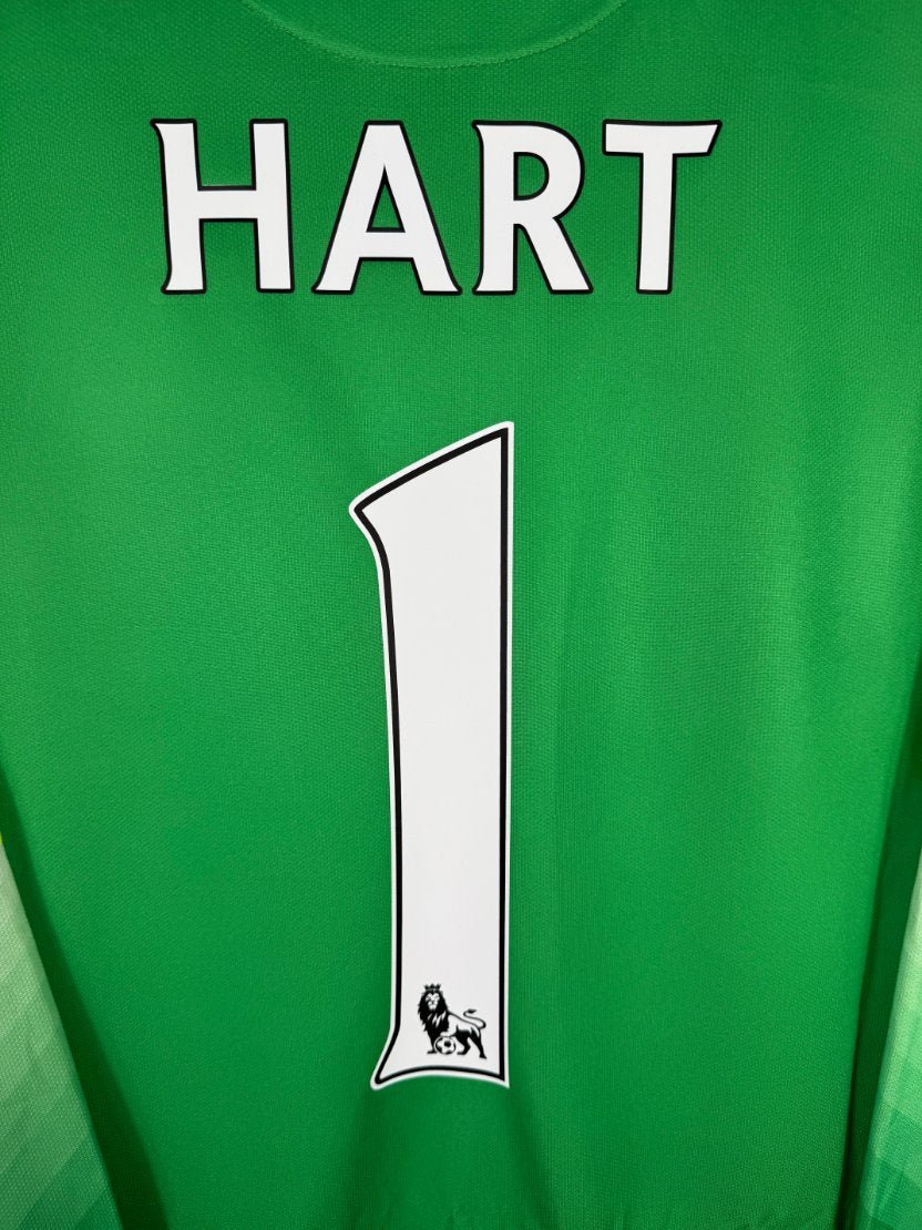Détail de la typographie du flocage sur le numéro 1 de Joe Hart