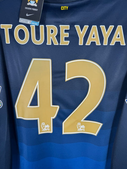 Détail de la typographie du flocage sur le numéro 42 de Yaya Touré