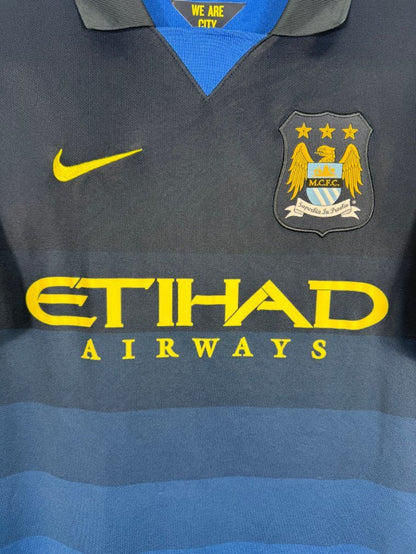 Détail de l'écusson de Manchester City et du logo Nike