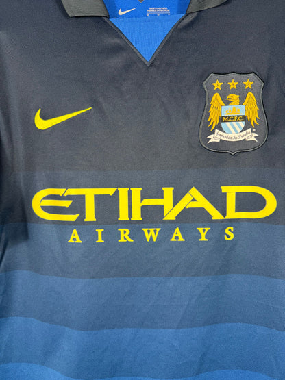 Détail de l'écusson de Manchester City et du logo Nike