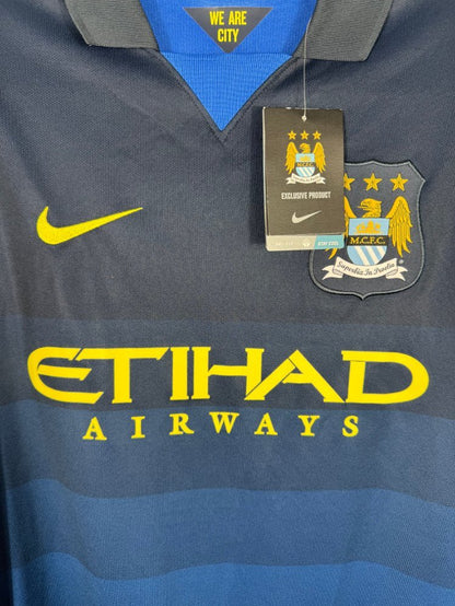 Détail de l'écusson de Manchester City et du logo Nike