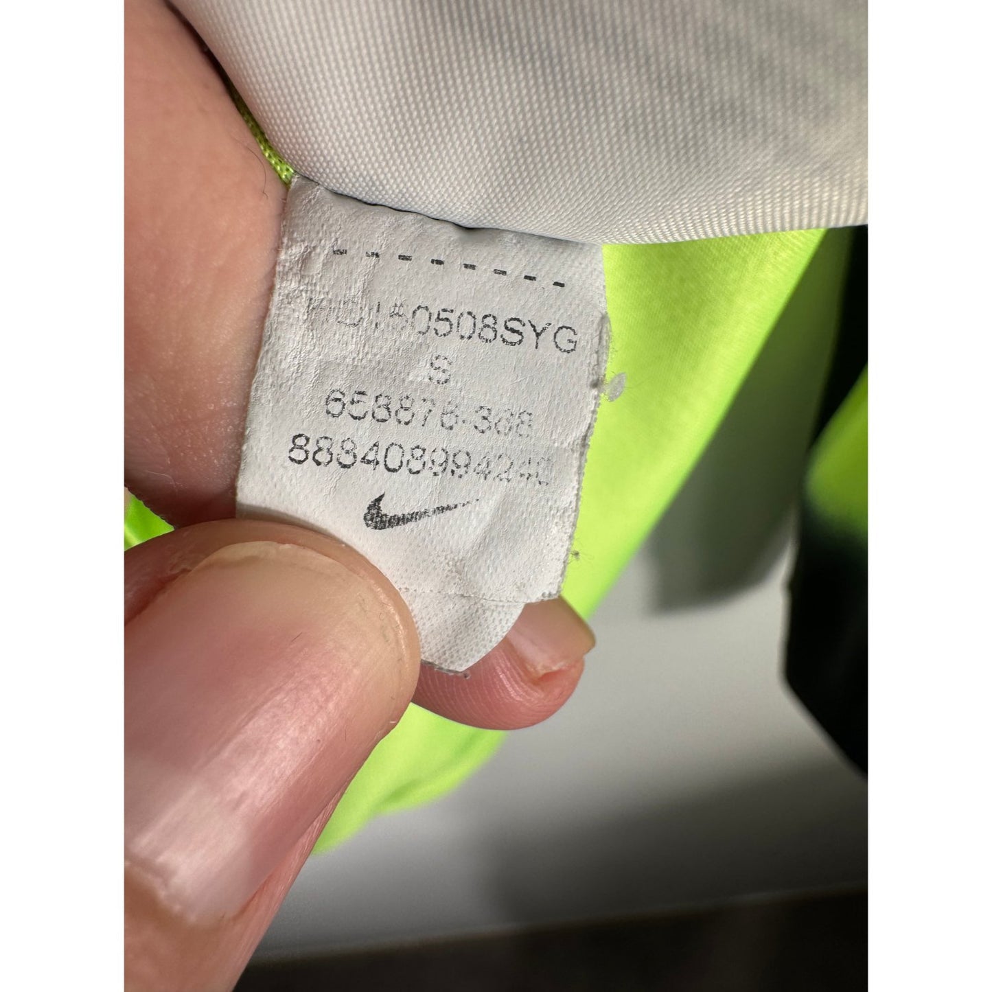 Étiquette intérieure d'authenticité avec code Nike 658876-368 prouvant l'originalité du maillot Manchester City third manches longues 2015-2016