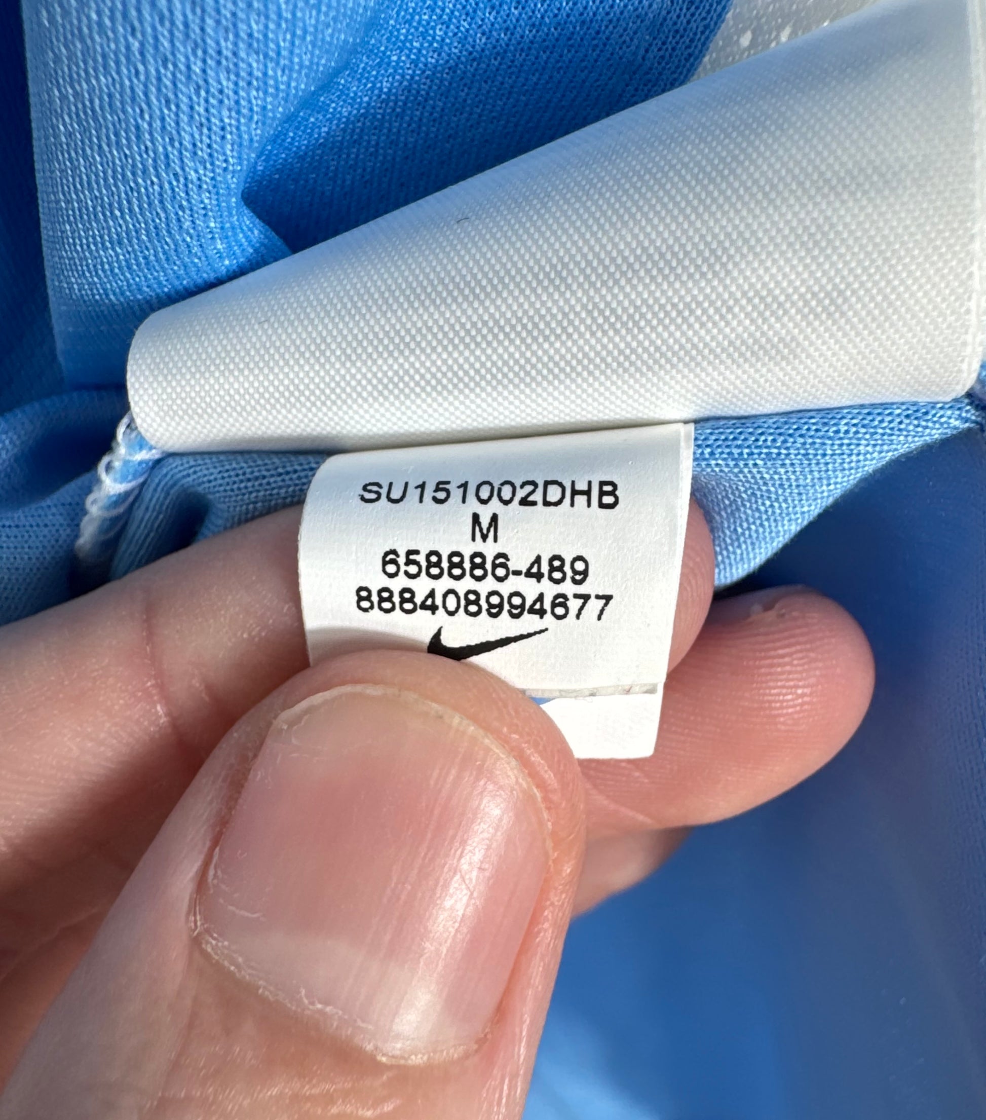 Étiquette d'authenticité avec code Nike 658886-489 prouvant l'originalité du maillot