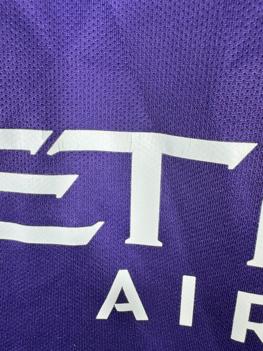 Craquelures sur les lettres Etihad, second gros plan, maillot gardien Manchester City 2015-2016