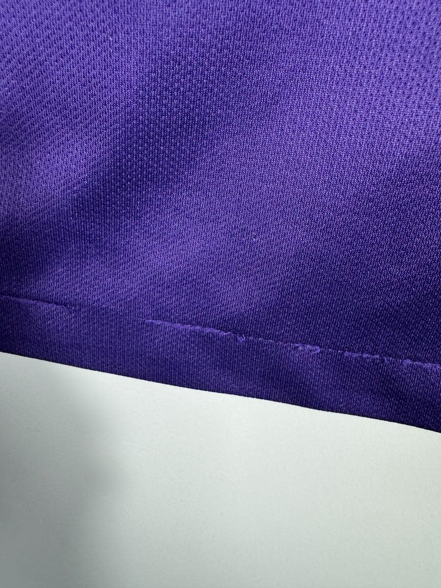 Ourlet légèrement décousu au bas du maillot gardien Manchester City 2015-2016