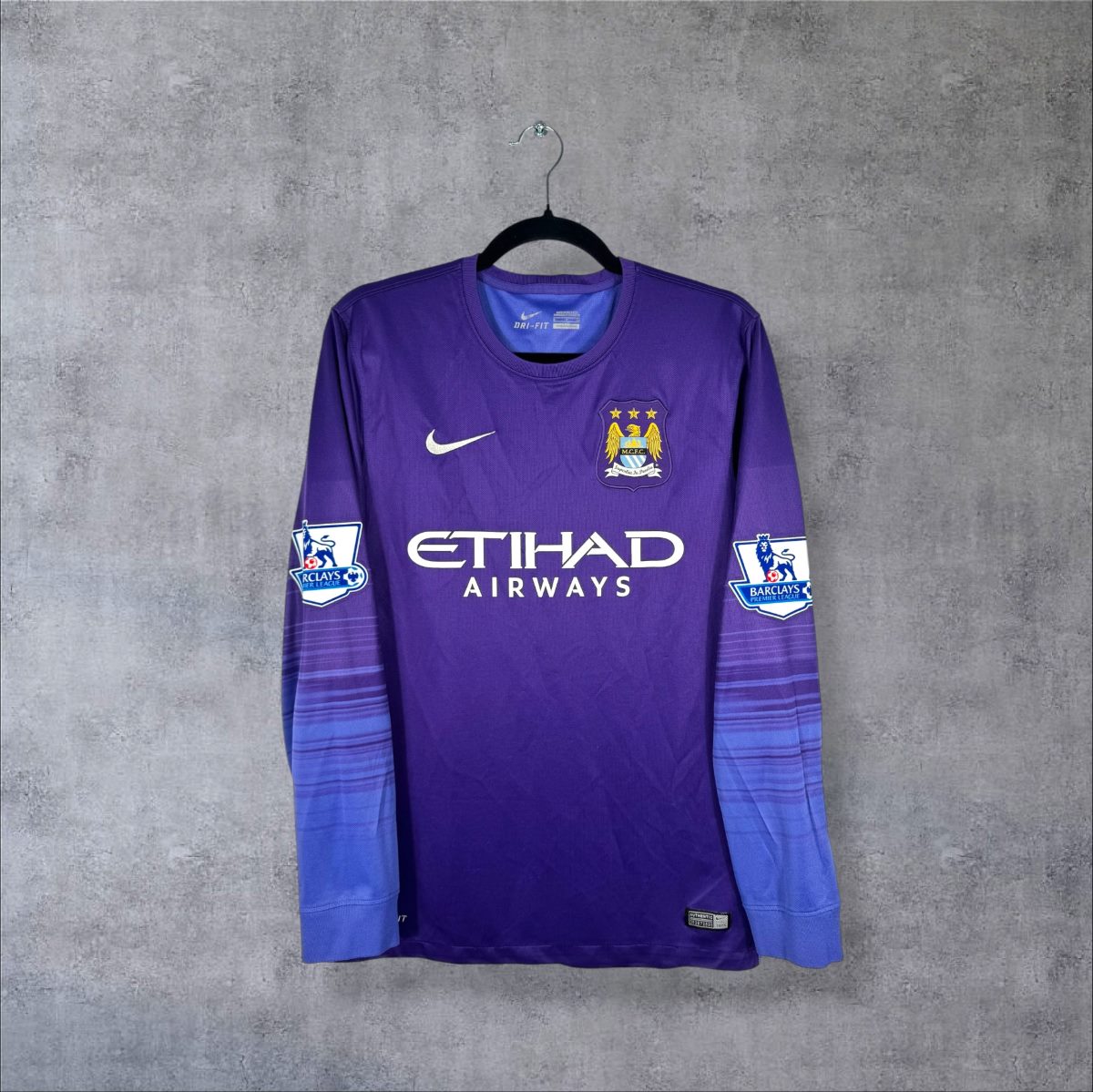 Maillot gardien Manchester City 2015-2016 violet manches longues de face, sponsor Etihad Airways