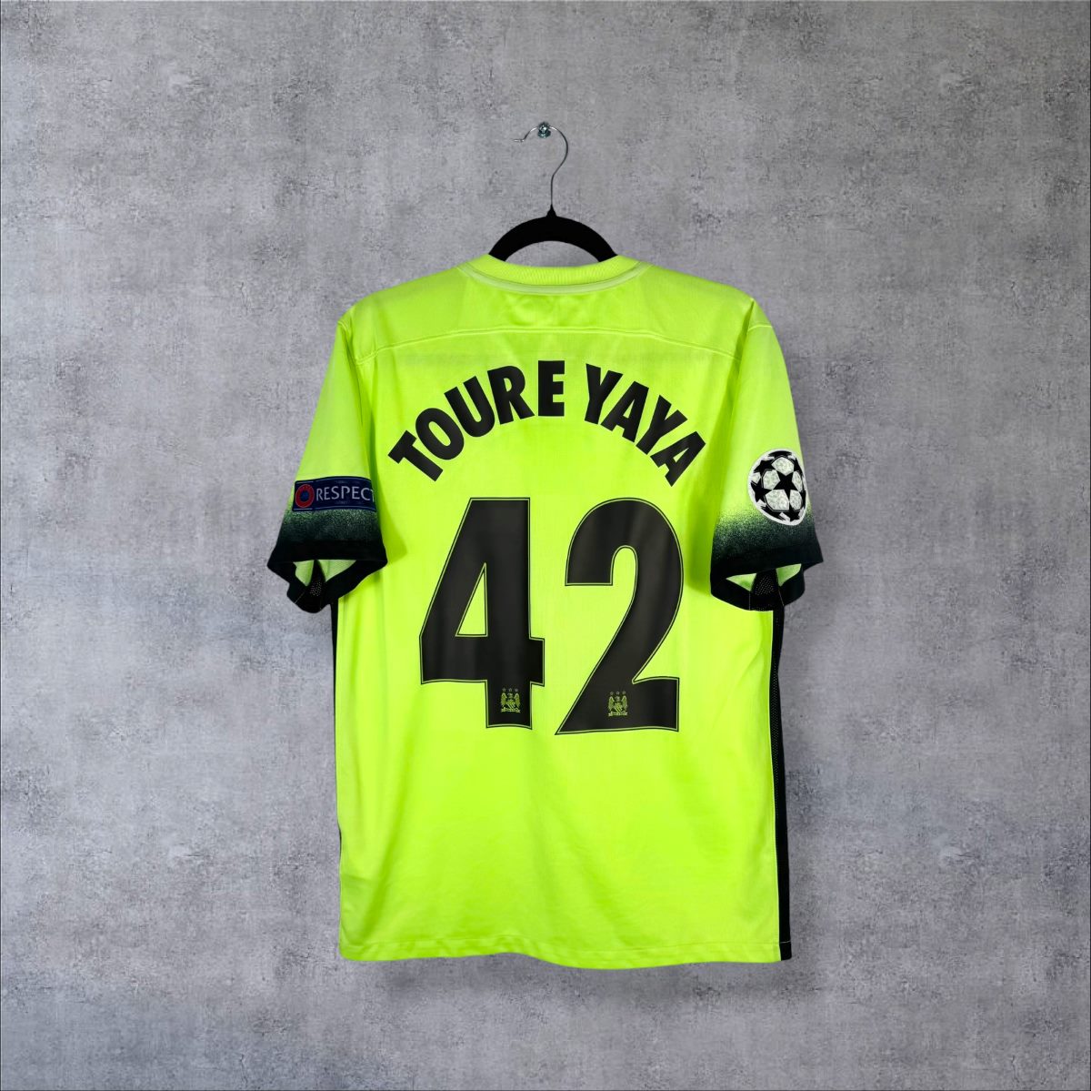 Dos du maillot Manchester City 2015-2016 third volt avec flocage Toure Yaya numéro 42