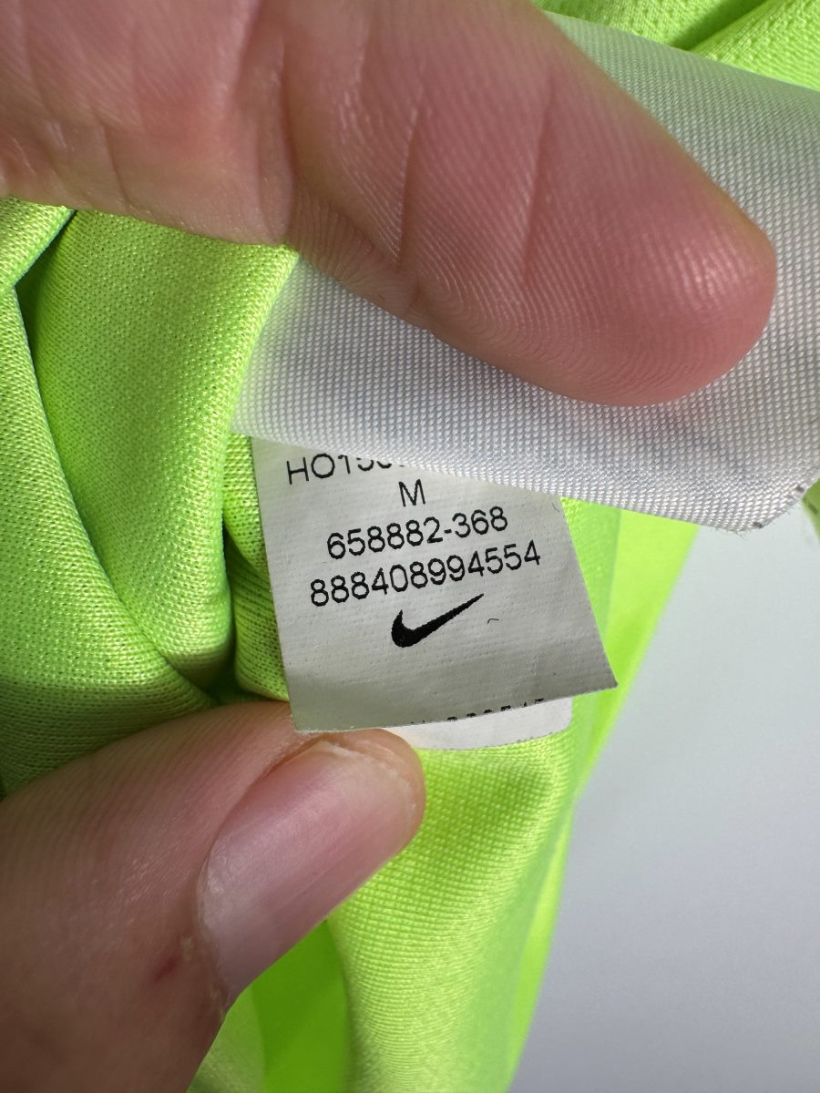 Étiquette Nike du maillot Manchester City 2015-2016 third avec la référence 658882-368
