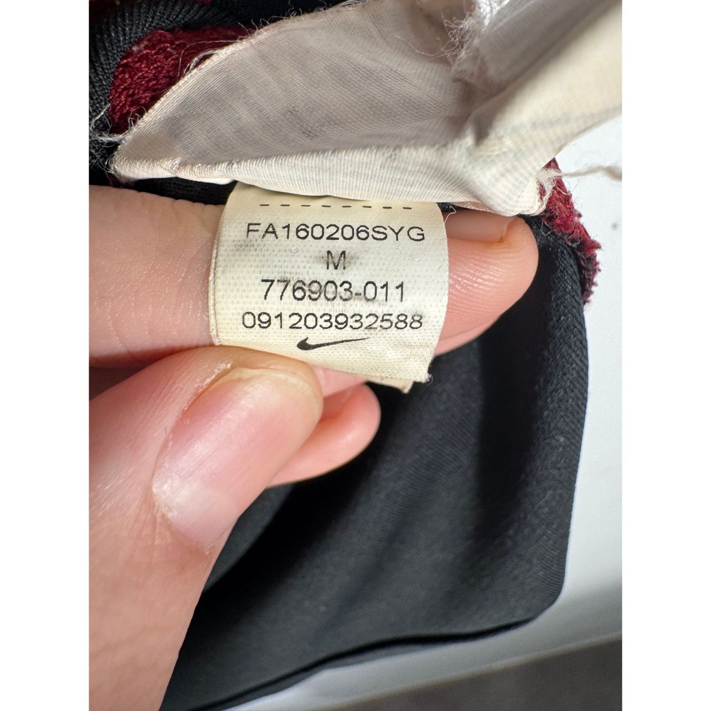 Étiquette d'authenticité avec code Nike 776903-011 prouvant l'originalité du maillot