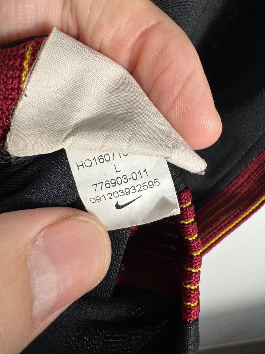 Étiquette d'authenticité avec code Nike 776903-011 prouvant l'originalité du maillot