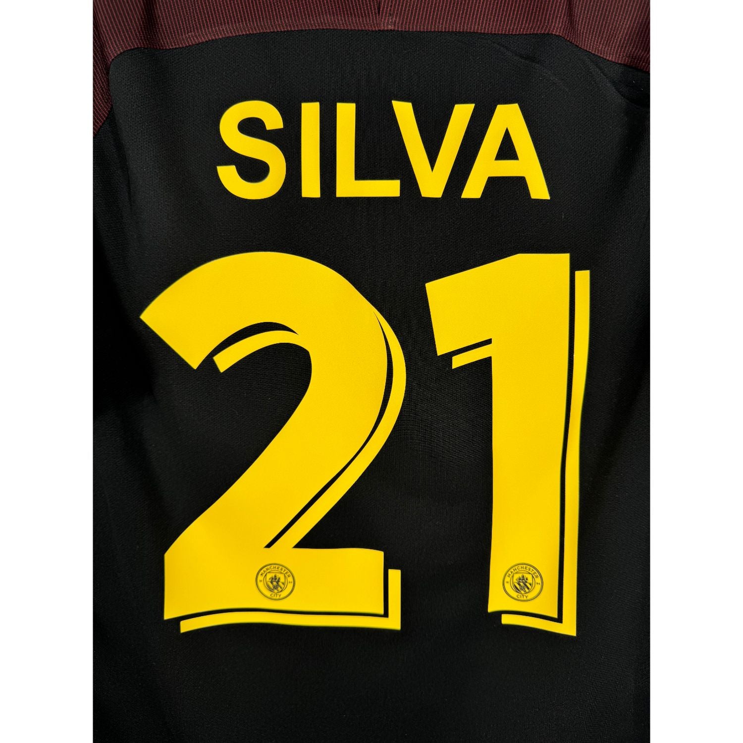 Détail de la typographie du flocage sur le numéro 21 de David Silva