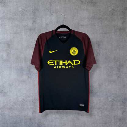 Maillot Manchester City extérieur 2016-2017 Nike de face, sponsor Etihad jaune
