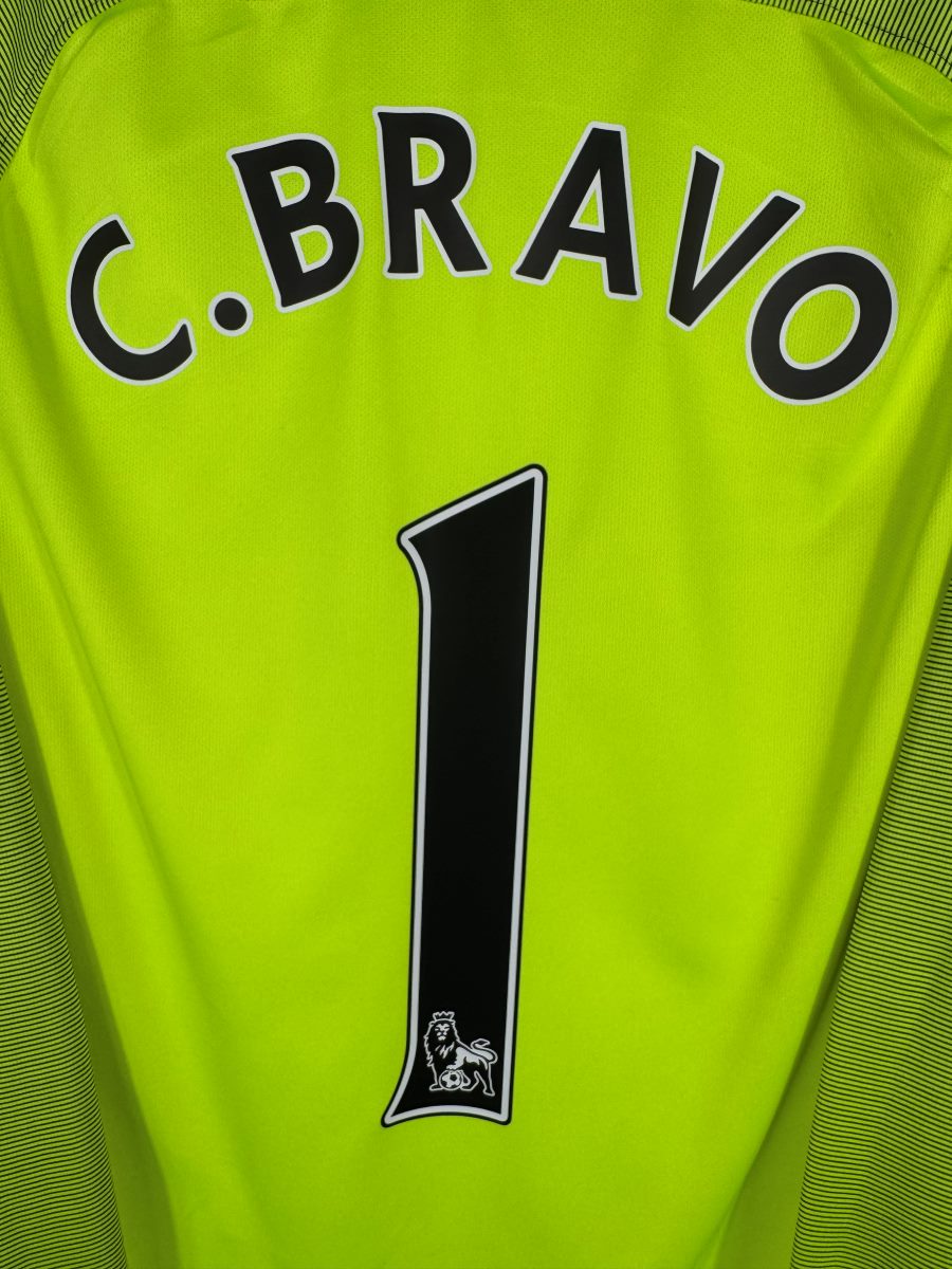 Détail flocage C. Bravo 1 noir, maillot gardien Manchester City 2016-2017