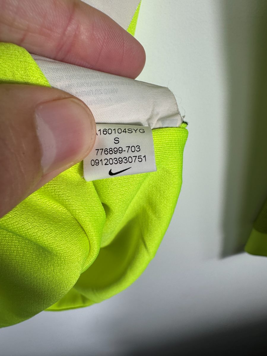 Étiquette Nike code 776899-703, maillot gardien Manchester City 2016-2017