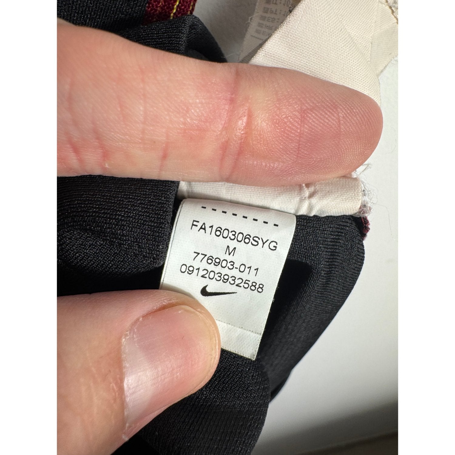 Étiquette d'authenticité avec code Nike 776903-011 prouvant l'originalité du maillot