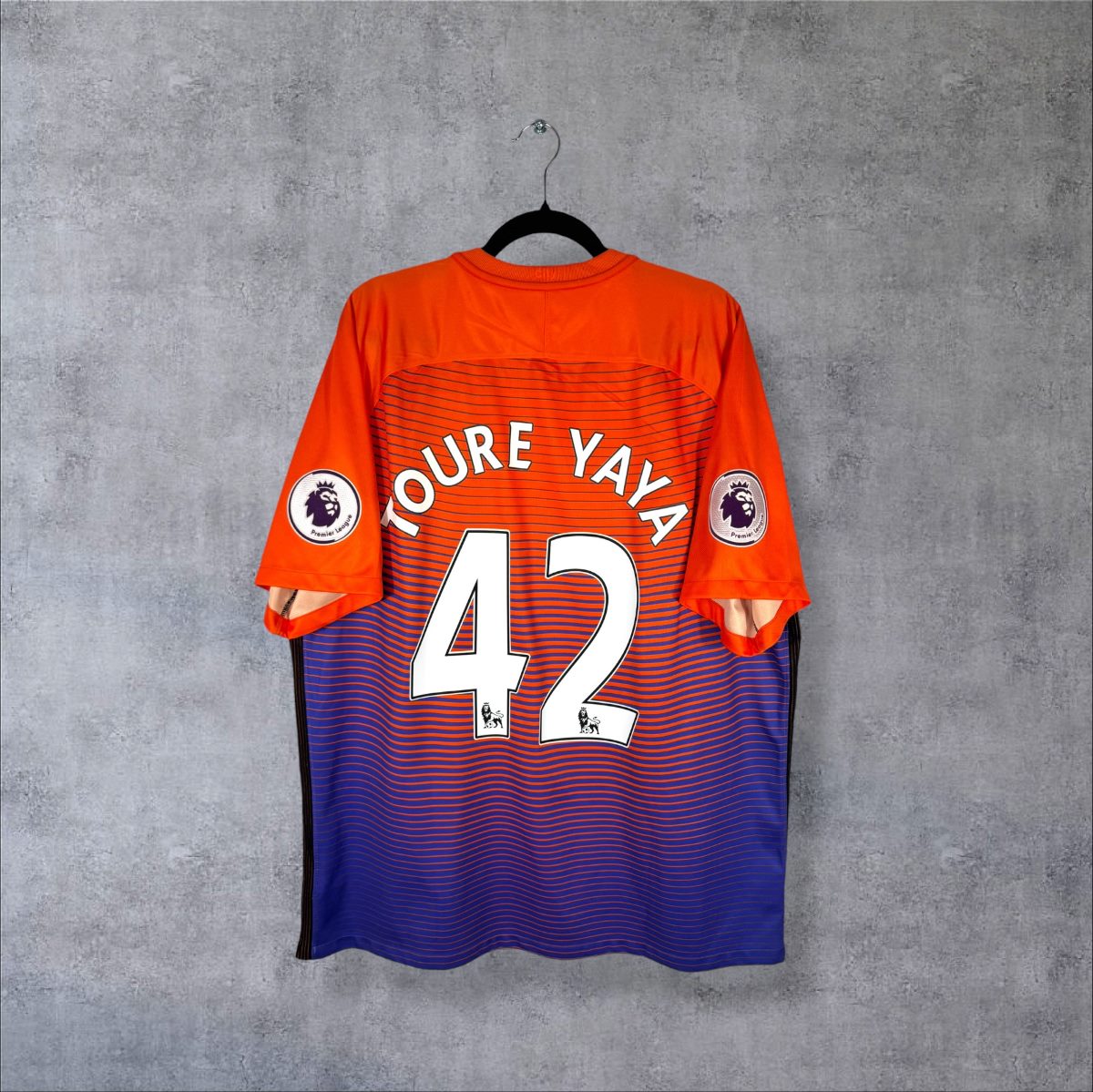 Maillot Manchester City 2016-2017 third orange et violet, dos floqué Toure Yaya 42, patchs Premier League