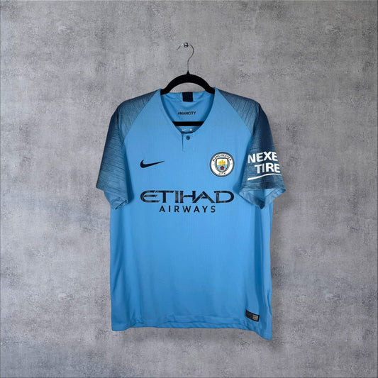 Face du maillot Manchester City 2018-2019 domicile Nike bleu ciel sponsor Etihad Airways