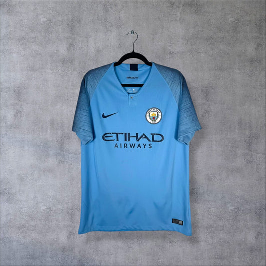 Face du maillot Manchester City 2018-2019 Nike bleu ciel avec le sponsor Etihad Airways
