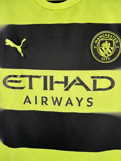 Écusson Manchester City, félin Puma et sponsor Etihad Airways, maillot third 2022-2023