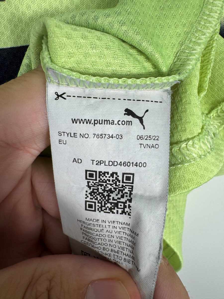 Étiquette intérieure Puma style 765734-03 datée 06/25/22, maillot Manchester City third 2022-2023