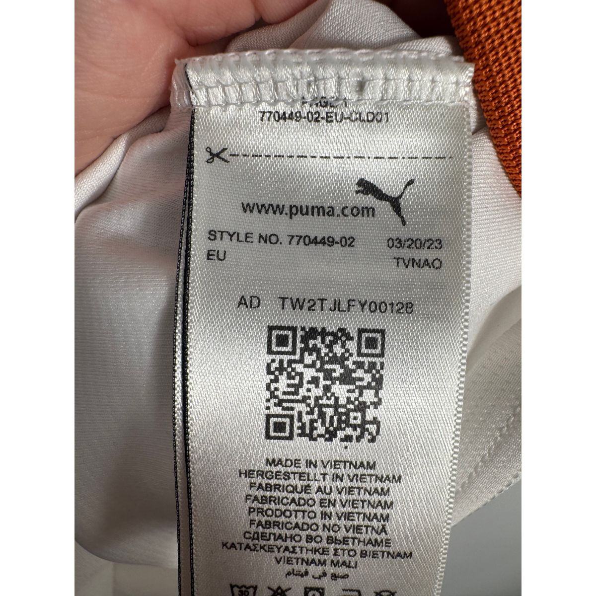 Étiquette d'authenticité avec code Puma 770449-02 prouvant l'originalité du maillot