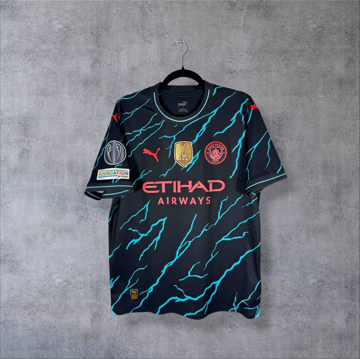 Maillot Manchester City 2023-2024 third Puma face Etihad éclairs turquoise