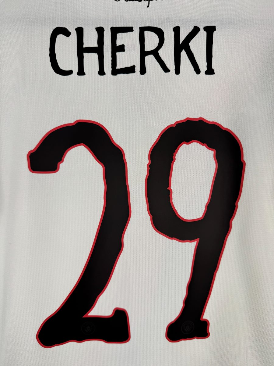 Gros plan du flocage Cherki N°29 en police manuscrite KidSuper sur le maillot Manchester City 2025