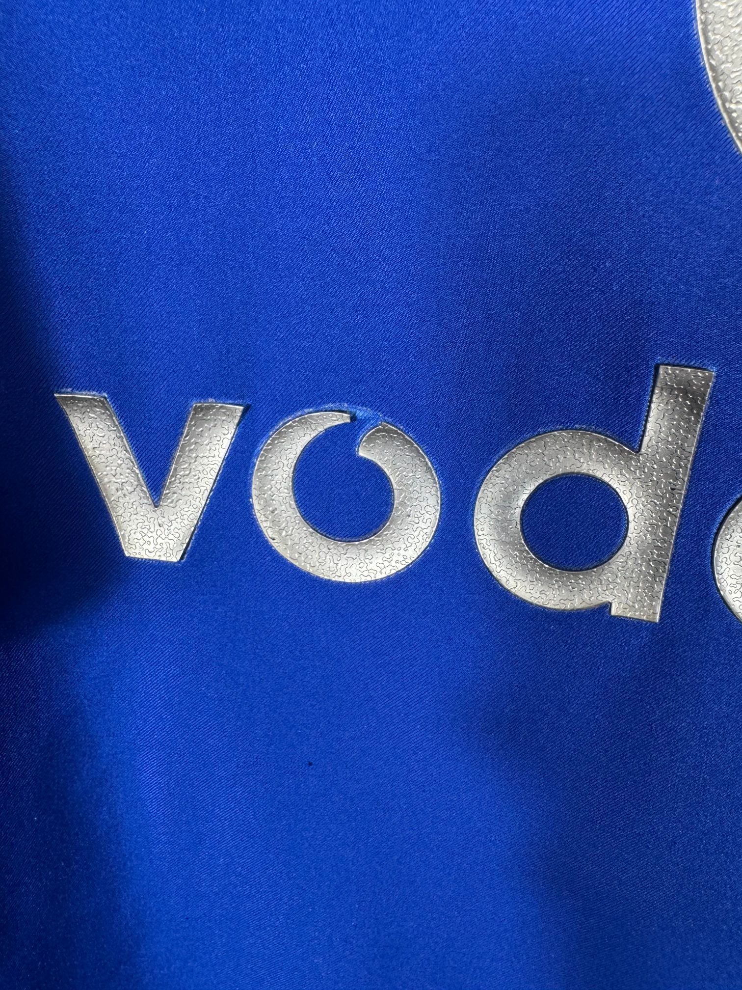 Détail micro usure sur sponsor Vodafone du maillot Manchester United 2002-2003 third taille XXL