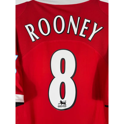 Détail de la typographie du flocage sur le numéro 8 de Wayne Rooney