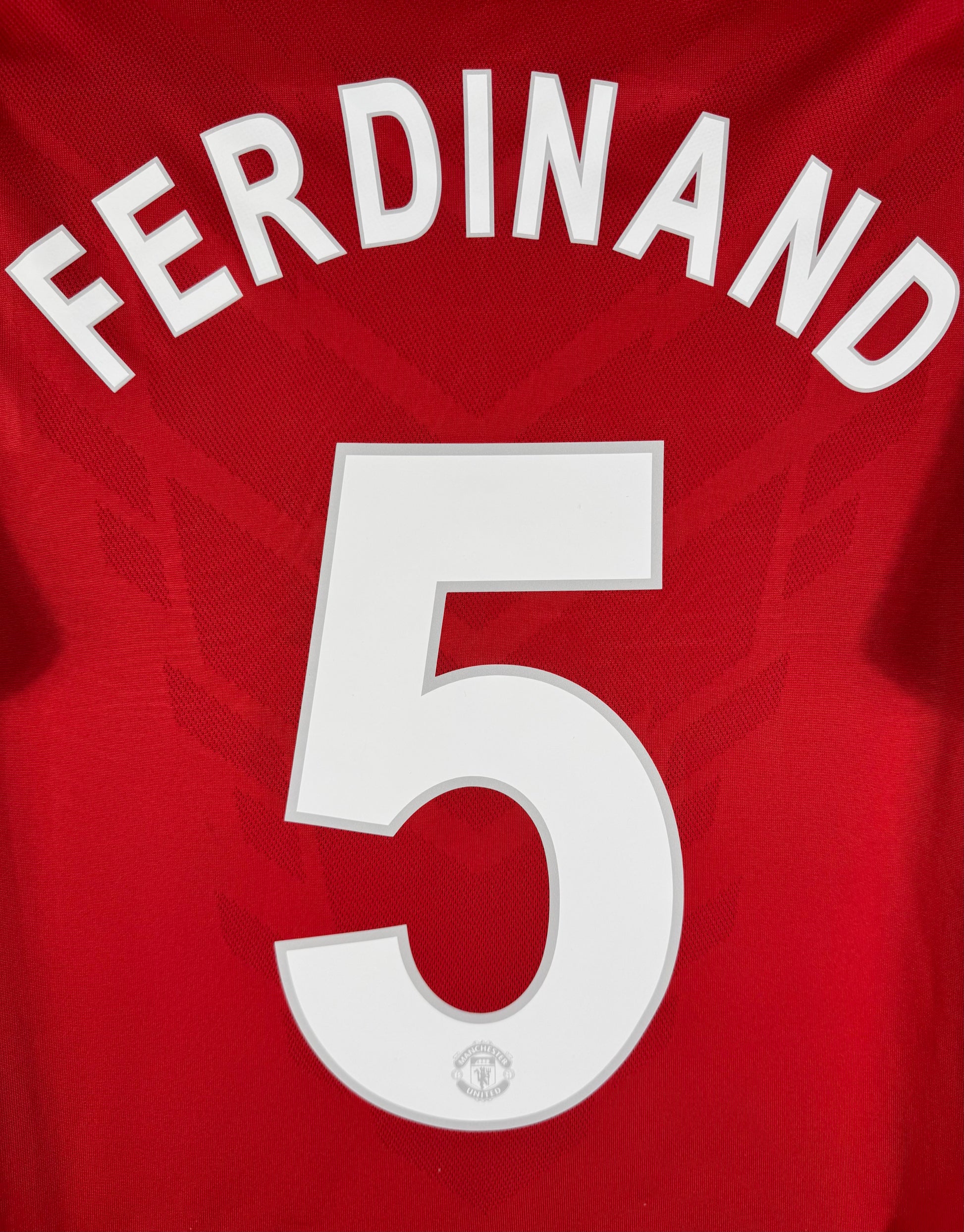 Détail de la typographie du flocage sur le numéro 5 de Rio Ferdinand