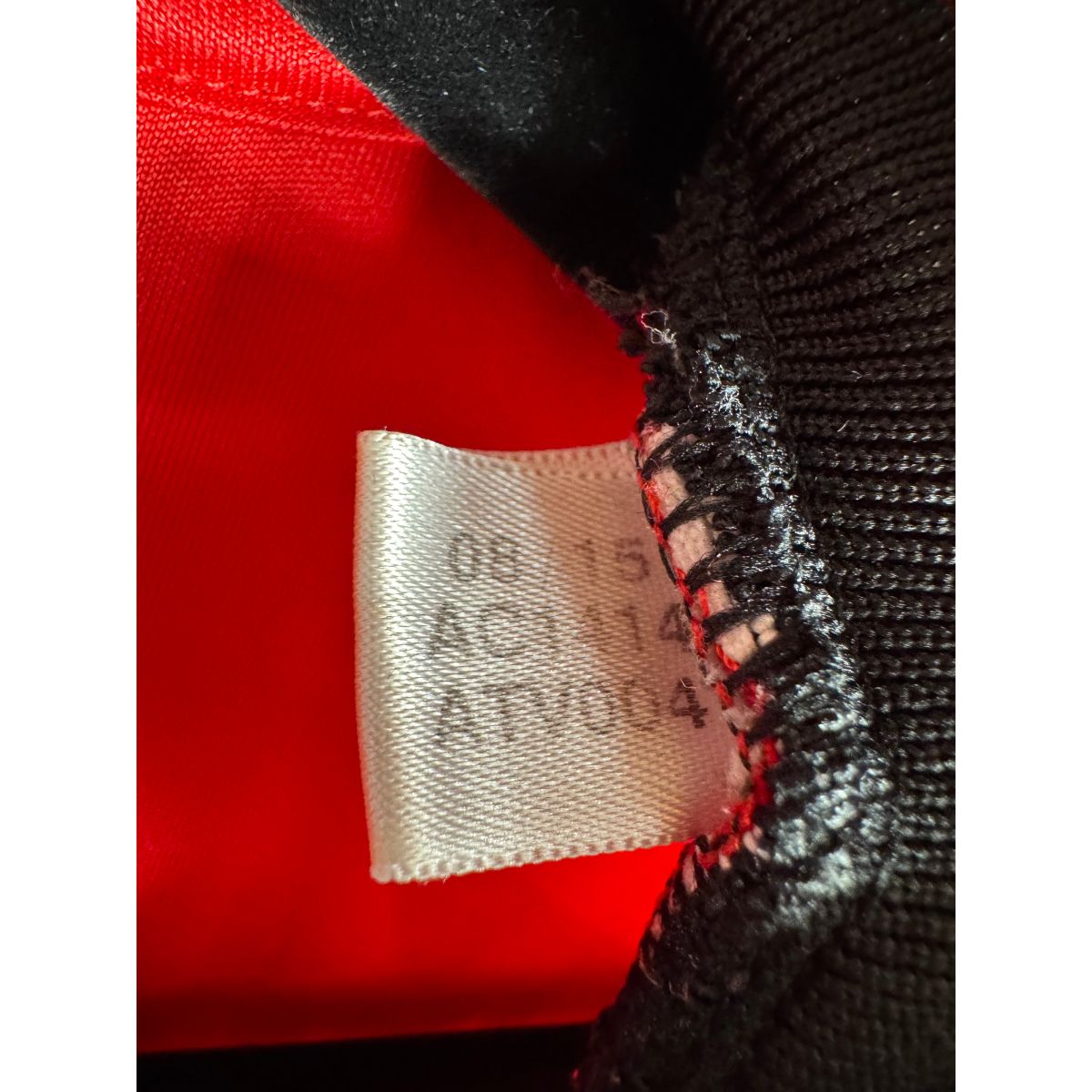 Étiquette d'authenticité avec code Adidas AC1414 prouvant l'originalité du maillot