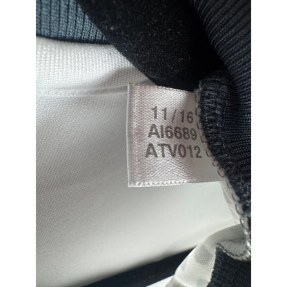Étiquette d'authenticité avec code Adidas AI6689 prouvant l'originalité du maillot