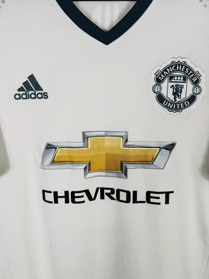 Détail écusson Manchester United et logo Adidas maillot third 2016-2017