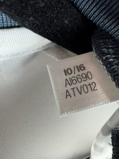 Étiquette adidas du maillot Manchester United 2016-2017 third, référence AI6690 et date 10/16
