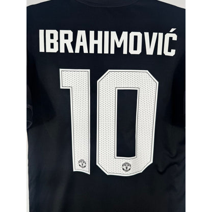 Détail de la typographie du flocage sur le numéro 10 de Zlatan Ibrahimovic