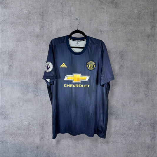 Face du maillot Manchester United 2018-2019 third adidas bleu nuit à motif pointillé avec sponsor Chevrolet doré et écusson doré
