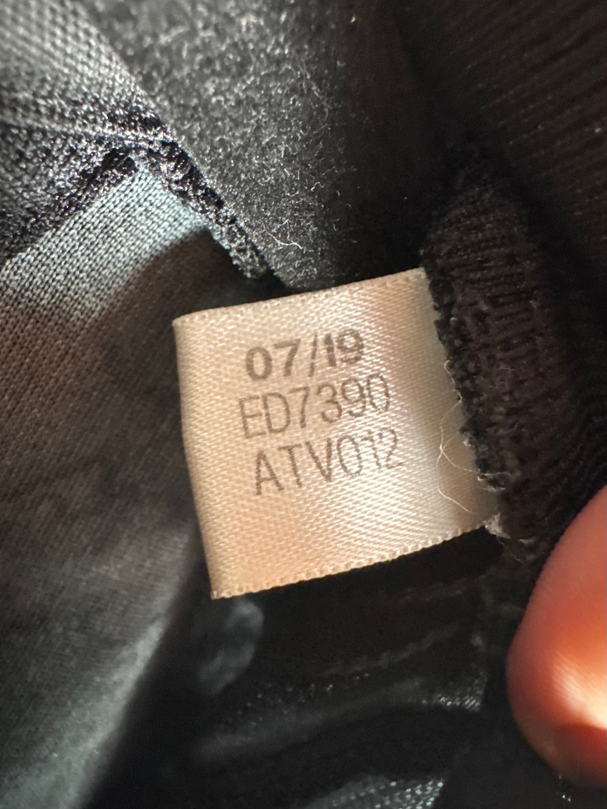 Étiquette d'authenticité avec code Adidas ED7390 prouvant l'originalité du maillot