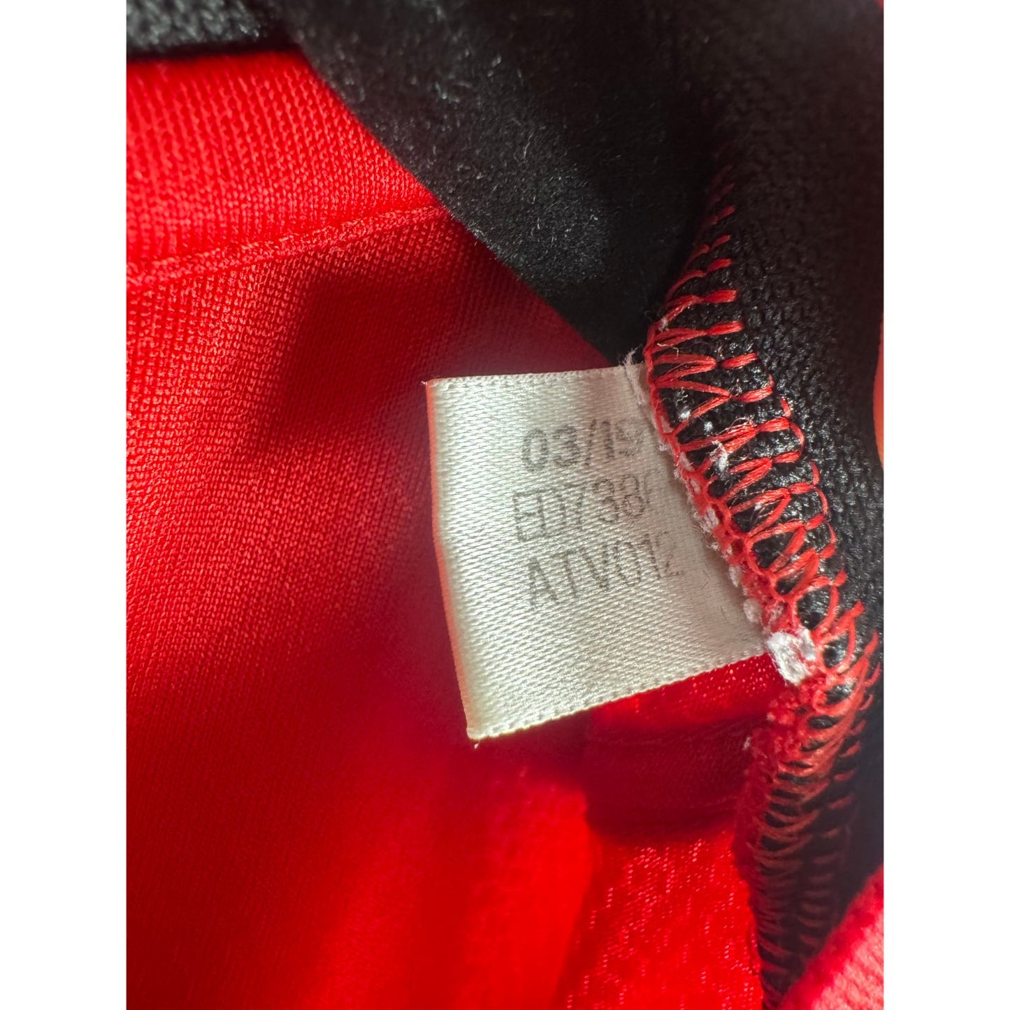 Étiquette d'authenticité avec code Adidas ED7386 prouvant l'originalité du maillot